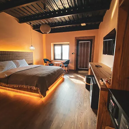 Marina Fener & Hotel *